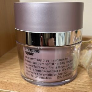 Mary Kay Volufirm Day Cream
